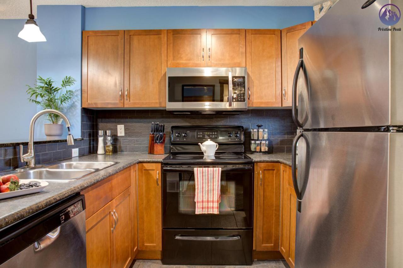 Fire Mountain Two Bedroom Condo キャンモア エクステリア 写真