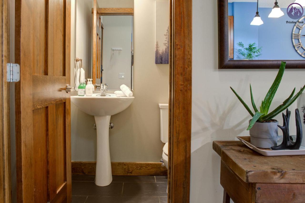 Fire Mountain Two Bedroom Condo キャンモア エクステリア 写真