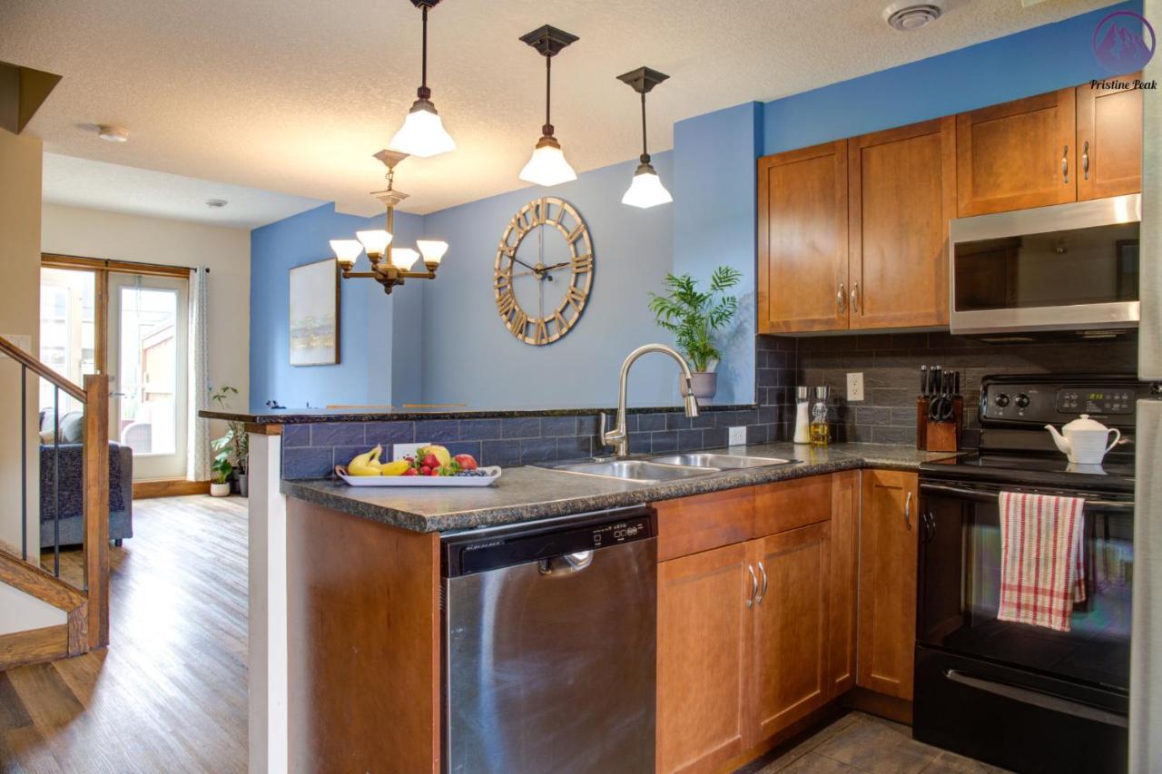 Fire Mountain Two Bedroom Condo キャンモア エクステリア 写真
