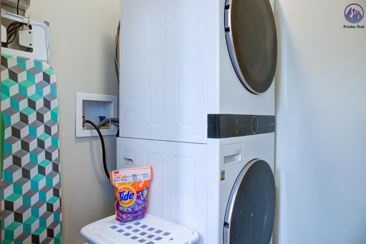 Fire Mountain Two Bedroom Condo キャンモア エクステリア 写真