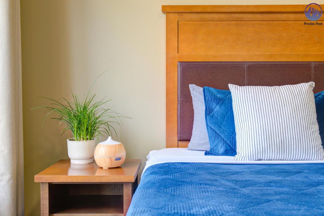 Fire Mountain Two Bedroom Condo キャンモア エクステリア 写真